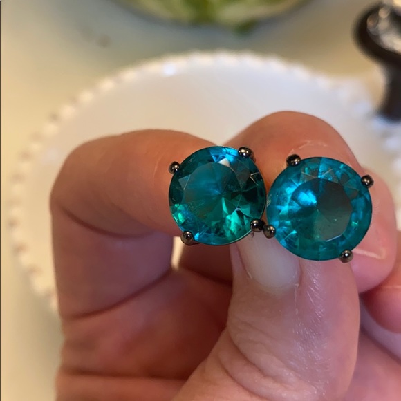 Blue stud earrings - Picture 2 of 8